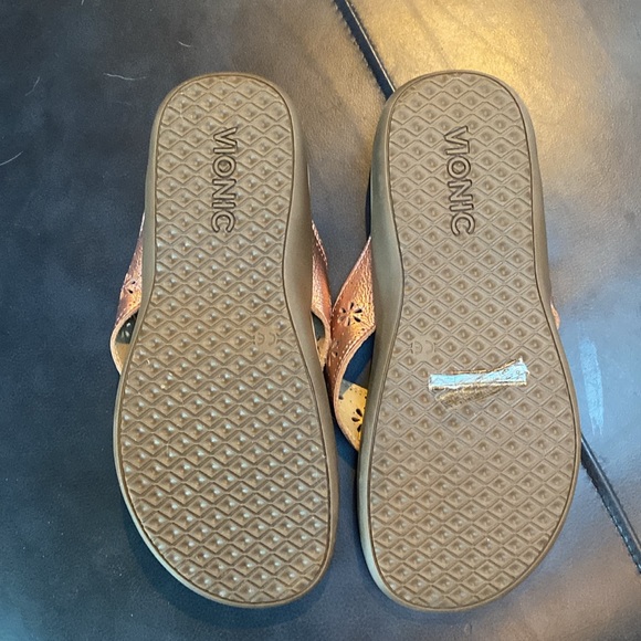 Vionic sandal - Picture 2 of 3